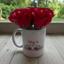 Hrnek s mýdlovými růžemi – Miluji tě