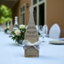 Dřevěná svatební obálka na peníze ve tvaru lahve „Novomanželům na společné sny“ – ornament