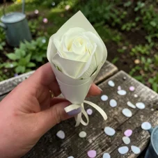 🌹 Mýdlová růže střední – dárkově zabalená