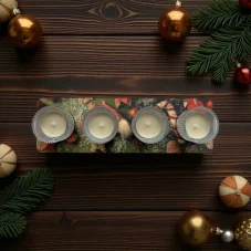 Dřevěný adventní svícen na 4 svíčky – vánoční skřítek