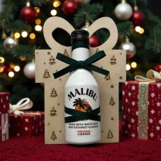 Vánoční dřevěný dárek s mini lahvičkou Malibu