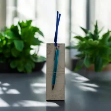 Dřevěná záložka s kovovou propiskou pro pana učitele – květinový ornament