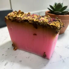 🌹 Přírodní mýdlo Růže – ruční výroba