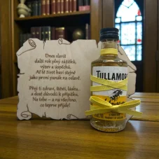 Dřevěný pergamen s přáním a mini lahvičkou Tullamore D.E.W. Honey