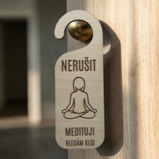 Dřevěný závěs na kliku – Nerušit, medituji