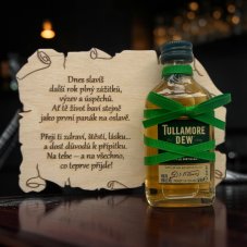 Dřevěný pergamen s přáním a mini lahvičkou Tullamore D.E.W.
