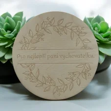 Dřevěný podtácek pro paní vychovatelku