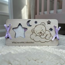 Dřevěná obálka na peníze k narození miminka – spící medvídek