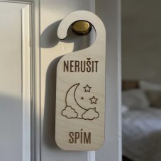 Dřevěný závěs na kliku – Nerušit, spím
